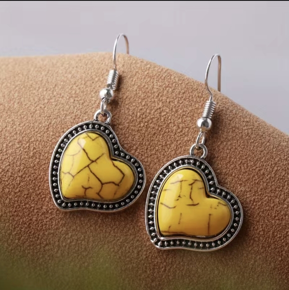 NWT Yellow Heart Boho Dangle Earrings - Picture 1 of 4